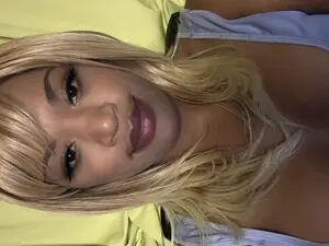 Kelliecapri  live sex cam