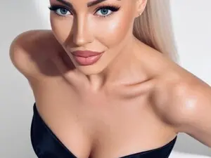 Juliahayee  live sex cam