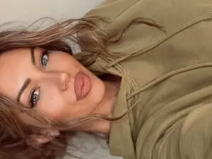 Juliahayee  live sex cam