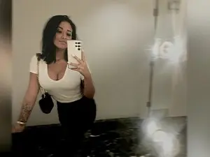 LuciannaLayne  live sex cam