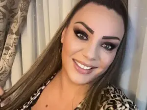 Roberta11122  live sex cam