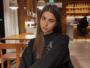 ElariaVee  live sex cam