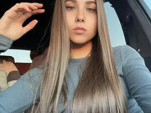 ElariaVee  live sex cam