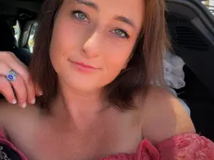 Luckyluv  live sex cam