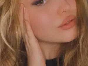 Urlovelypiee  live sex cam