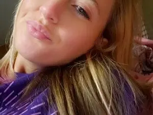 Lexxxi4  live sex cam
