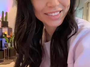 SelenaDarling  live sex cam