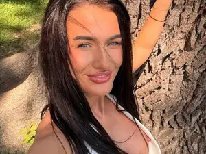 SheIsIris  live sex cam