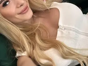 SvveetLuna  live sex cam