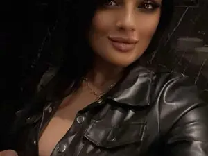 Selena_Vixen  live sex cam