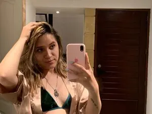 LeiahBlonde_  live sex cam