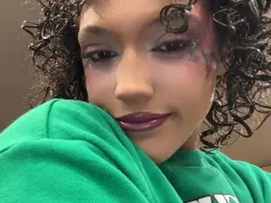 Urfavegoddess  live sex cam