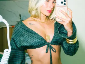 Kimsummer25  live sex cam