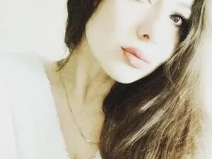 Temptation_iS  live sex cam