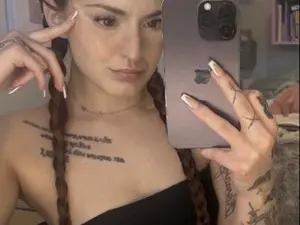 Hoelottaass  live sex cam