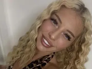SerenaNoir  live sex cam