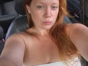 Sweetnsexyred  live sex cam