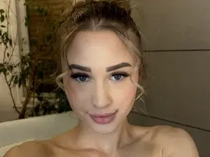 BunnyHeat  live sex cam