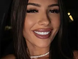 Kendallmoore  live sex cam