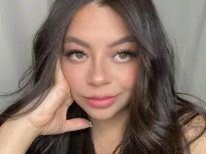 Sarah_boneth  live sex cam