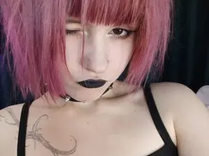 KikiMoor  live sex cam