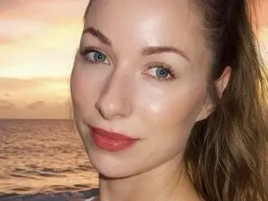 ErinisOn  live sex cam