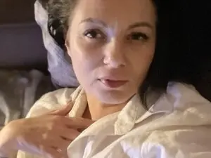 RialeRoses  live sex cam
