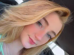 Babygrl18  live sex cam