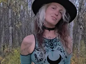 Oddywithabody  live sex cam