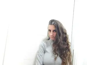 Crissaslim4u  live sex cam