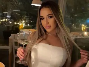 LexxySelena  live sex cam