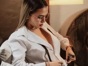 Zhara_11  live sex cam