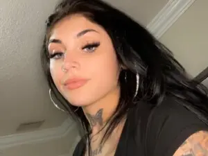 Lolalovezzxo  live sex cam