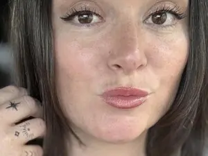KatieKumms  live sex cam