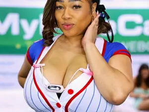 HoneyBusty69  live sex cam