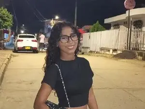 Yerli_petitee  live sex cam