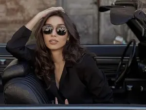 LuckyHoneyyy  live sex cam