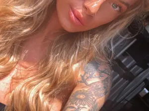 Honeyoutlaw  live sex cam