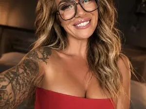 VelvethoneyXo  live sex cam