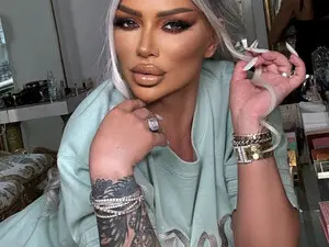 BlancheLuxe  live sex cam