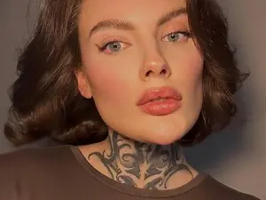 JennyQuenn  live sex cam