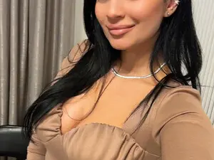 Adellejaan  live sex cam