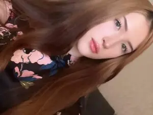 Ilona_Here  live sex cam