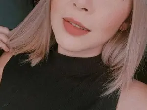 CarolineQueen  live sex cam