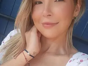 CarolineQueen  live sex cam