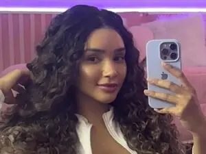 Helen9g38  live sex cam