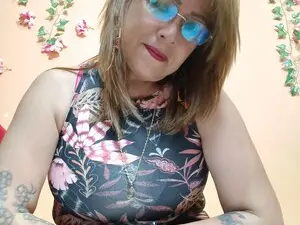 Hellensextits  live sex cam
