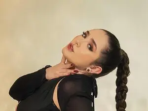 SarahRhodes  live sex cam
