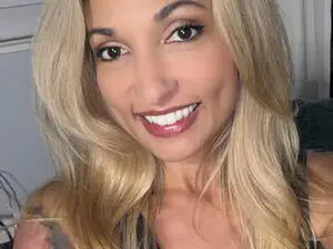 AlexisAllen  live sex cam