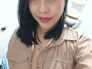 QueenSquirt19  live sex cam